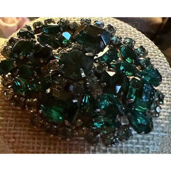 Vintage JULIANA Emerald Peridot Green Crystal Brooch Oval Emerald Cut Green 2” - Picture 6 of 7